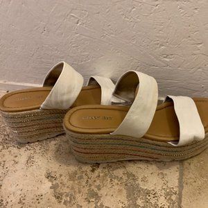 Gianni Bini platform sandals